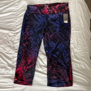 NWT. Old Navy Active Pants. Cropped. Size: 1X